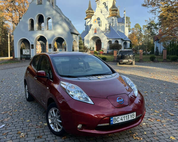 Красный Ниссан Лиф, объемом двигателя 0 л и пробегом 117 тыс. км за 4500 $, фото 1 на Automoto.ua