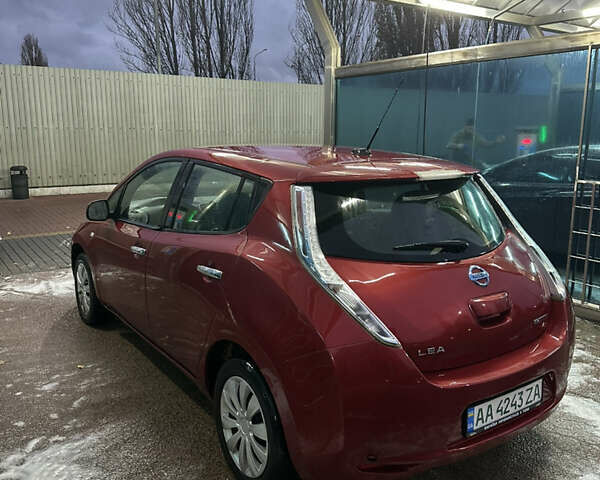 Красный Ниссан Лиф, объемом двигателя 0 л и пробегом 250 тыс. км за 3600 $, фото 1 на Automoto.ua