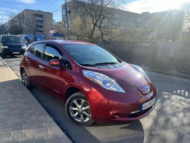 Красный Ниссан Лиф, объемом двигателя 0 л и пробегом 140 тыс. км за 6200 $, фото 1 на Automoto.ua