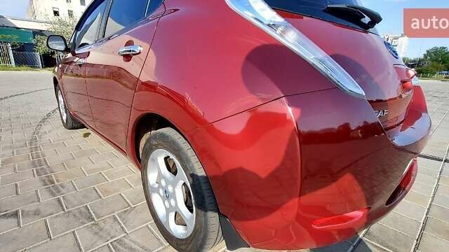 Красный Ниссан Лиф, объемом двигателя 0 л и пробегом 195 тыс. км за 8100 $, фото 1 на Automoto.ua