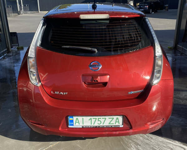 Красный Ниссан Лиф, объемом двигателя 0 л и пробегом 159 тыс. км за 5300 $, фото 1 на Automoto.ua
