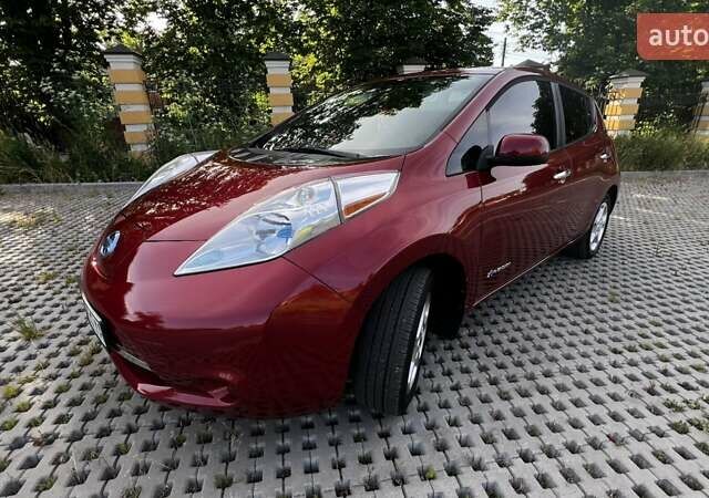 Красный Ниссан Лиф, объемом двигателя 0 л и пробегом 142 тыс. км за 6500 $, фото 1 на Automoto.ua