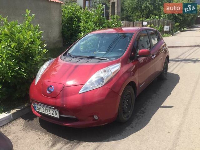 Красный Ниссан Лиф, объемом двигателя 0 л и пробегом 128 тыс. км за 7899 $, фото 1 на Automoto.ua