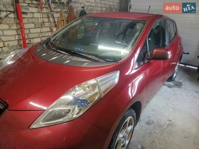 Красный Ниссан Лиф, объемом двигателя 0 л и пробегом 107 тыс. км за 7200 $, фото 1 на Automoto.ua