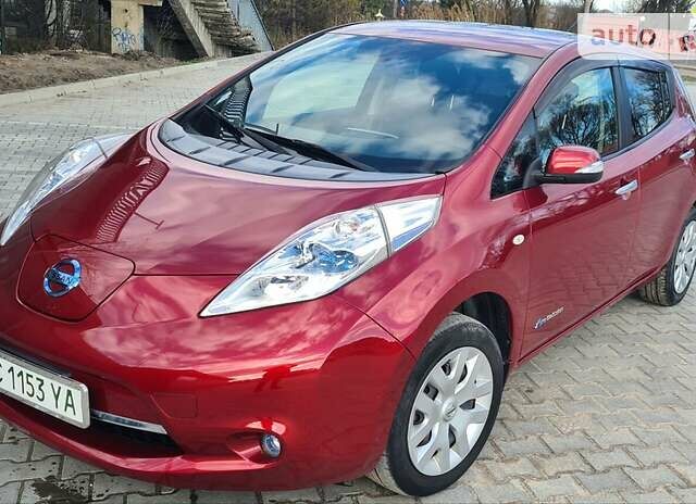 Красный Ниссан Лиф, объемом двигателя 0 л и пробегом 122 тыс. км за 4950 $, фото 1 на Automoto.ua