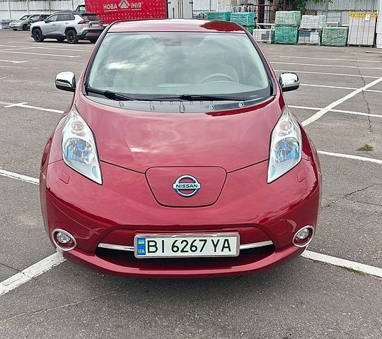 Червоний Ніссан Ліф, об'ємом двигуна 0 л та пробігом 129 тис. км за 7800 $, фото 1 на Automoto.ua