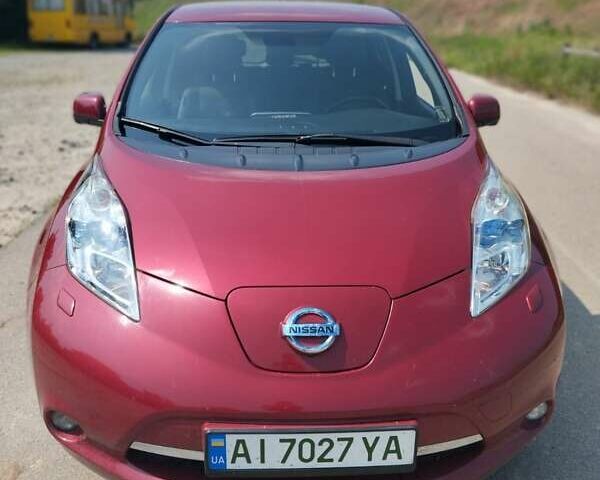 Красный Ниссан Лиф, объемом двигателя 0 л и пробегом 116 тыс. км за 6700 $, фото 1 на Automoto.ua