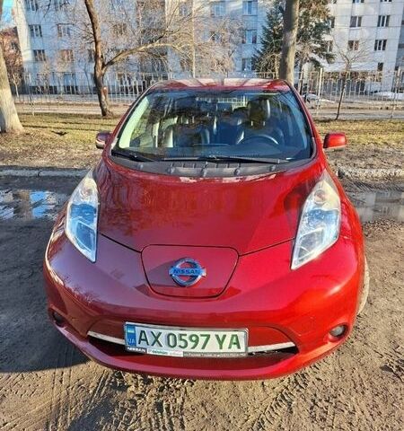 Красный Ниссан Лиф, объемом двигателя 0 л и пробегом 143 тыс. км за 4900 $, фото 1 на Automoto.ua
