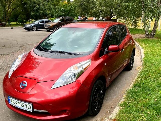 Красный Ниссан Лиф, объемом двигателя 0 л и пробегом 334 тыс. км за 5100 $, фото 1 на Automoto.ua