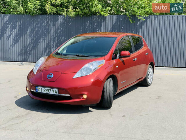 Красный Ниссан Лиф, объемом двигателя 0 л и пробегом 130 тыс. км за 8100 $, фото 1 на Automoto.ua