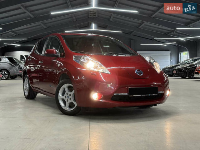 Красный Ниссан Лиф, объемом двигателя 0 л и пробегом 153 тыс. км за 6900 $, фото 1 на Automoto.ua