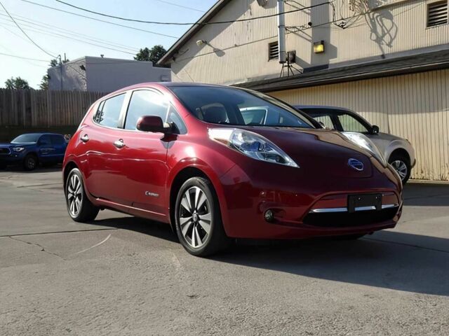 Красный Ниссан Лиф, объемом двигателя 0 л и пробегом 85 тыс. км за 4700 $, фото 1 на Automoto.ua