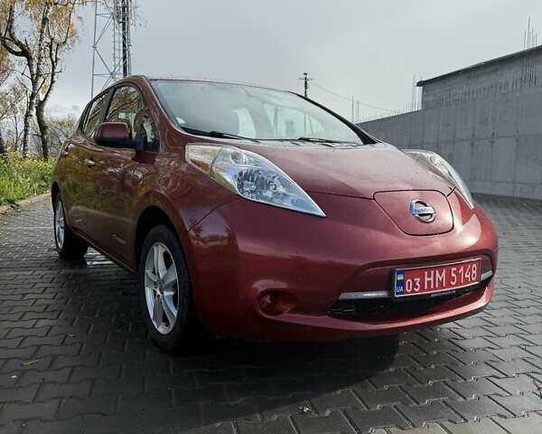 Красный Ниссан Лиф, объемом двигателя 0 л и пробегом 129 тыс. км за 6300 $, фото 1 на Automoto.ua