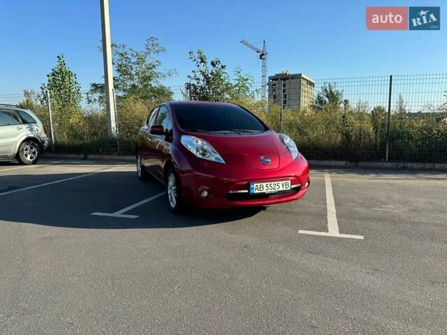 Красный Ниссан Лиф, объемом двигателя 0 л и пробегом 149 тыс. км за 7500 $, фото 1 на Automoto.ua