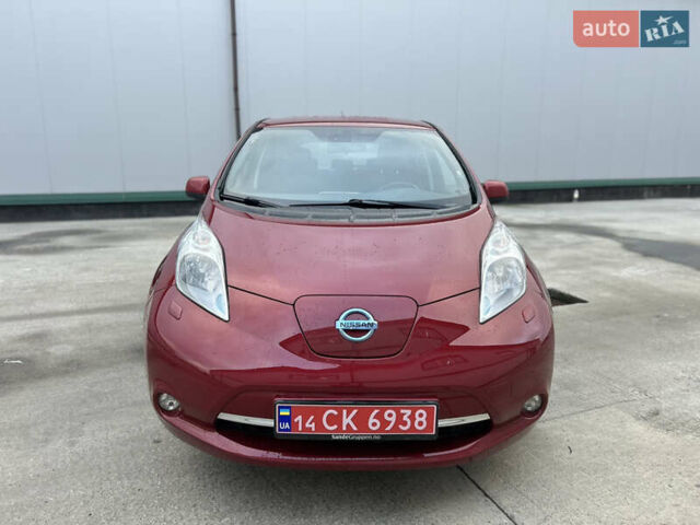 Красный Ниссан Лиф, объемом двигателя 0 л и пробегом 90 тыс. км за 6800 $, фото 1 на Automoto.ua