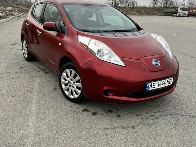 Красный Ниссан Лиф, объемом двигателя 0 л и пробегом 120 тыс. км за 7550 $, фото 1 на Automoto.ua