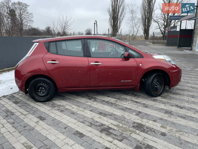 Красный Ниссан Лиф, объемом двигателя 0 л и пробегом 156 тыс. км за 6500 $, фото 1 на Automoto.ua