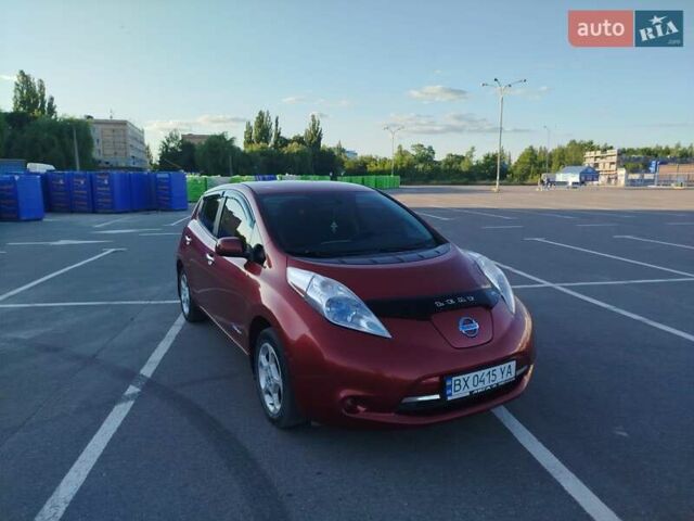 Красный Ниссан Лиф, объемом двигателя 0 л и пробегом 146 тыс. км за 6800 $, фото 1 на Automoto.ua
