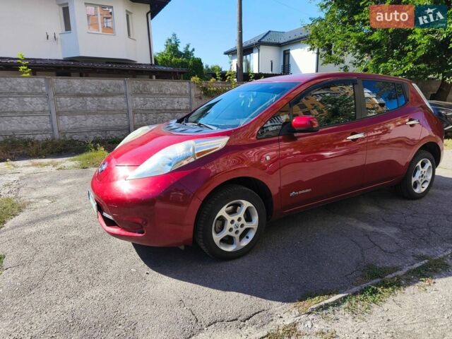 Красный Ниссан Лиф, объемом двигателя 0 л и пробегом 206 тыс. км за 8999 $, фото 1 на Automoto.ua