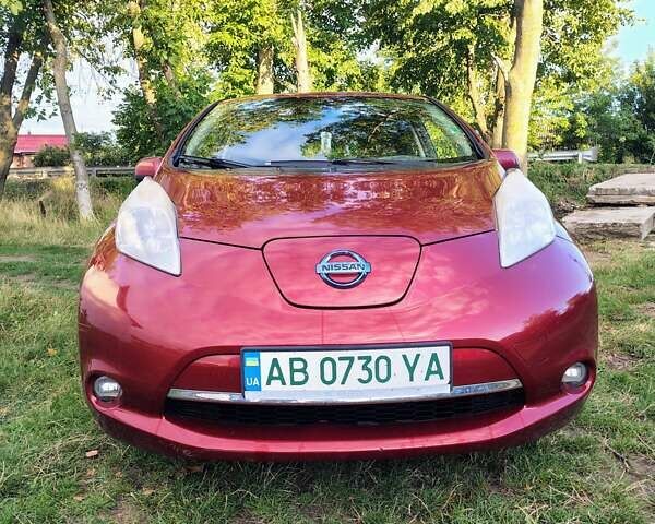 Красный Ниссан Лиф, объемом двигателя 0 л и пробегом 137 тыс. км за 7500 $, фото 1 на Automoto.ua
