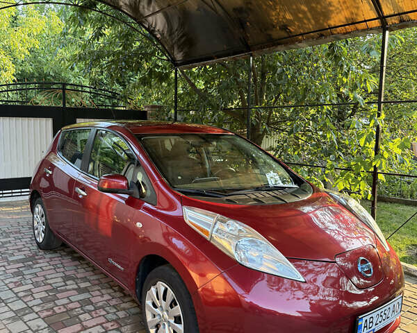 Красный Ниссан Лиф, объемом двигателя 0 л и пробегом 105 тыс. км за 7900 $, фото 1 на Automoto.ua