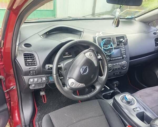 Червоний Ніссан Ліф, об'ємом двигуна 0 л та пробігом 129 тис. км за 6000 $, фото 1 на Automoto.ua
