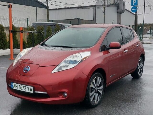 Красный Ниссан Лиф, объемом двигателя 0 л и пробегом 84 тыс. км за 7400 $, фото 1 на Automoto.ua