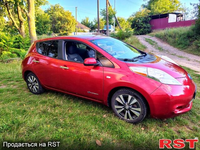 Червоний Ніссан Ліф, об'ємом двигуна 80 л та пробігом 138 тис. км за 7500 $, фото 1 на Automoto.ua