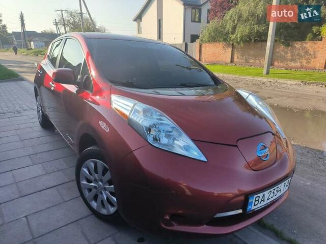 Красный Ниссан Лиф, объемом двигателя 0 л и пробегом 144 тыс. км за 7200 $, фото 1 на Automoto.ua