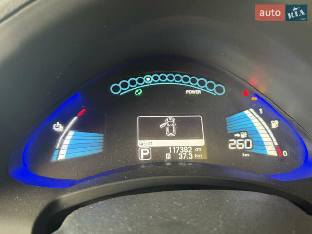 Красный Ниссан Лиф, объемом двигателя 0 л и пробегом 117 тыс. км за 11800 $, фото 1 на Automoto.ua