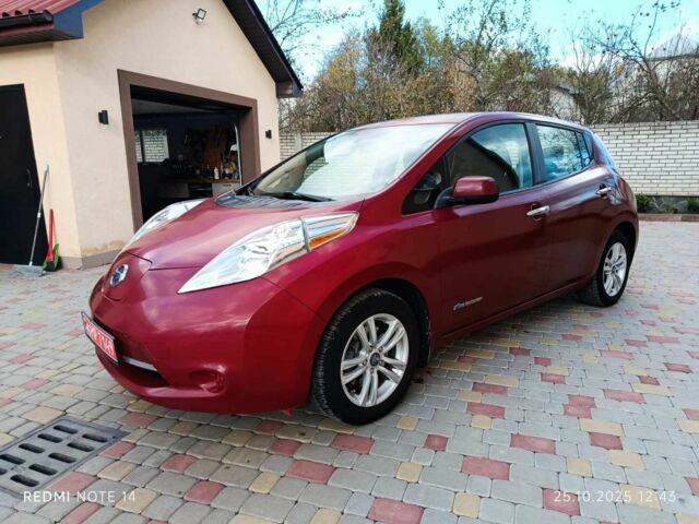 Красный Ниссан Лиф, объемом двигателя 0 л и пробегом 107 тыс. км за 5999 $, фото 1 на Automoto.ua