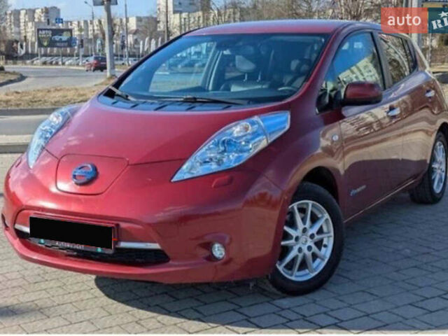 Красный Ниссан Лиф, объемом двигателя 0 л и пробегом 125 тыс. км за 7199 $, фото 1 на Automoto.ua