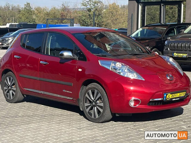 Красный Ниссан Лиф, объемом двигателя 30 л и пробегом 100 тыс. км за 9600 $, фото 1 на Automoto.ua