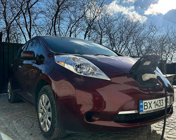 Красный Ниссан Лиф, объемом двигателя 0 л и пробегом 99 тыс. км за 7500 $, фото 1 на Automoto.ua