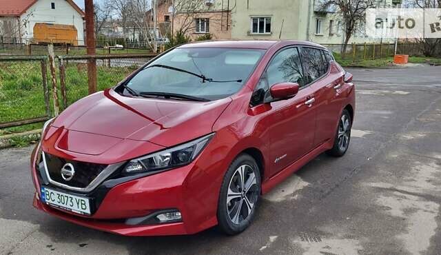 Красный Ниссан Лиф, объемом двигателя 0 л и пробегом 60 тыс. км за 13000 $, фото 1 на Automoto.ua