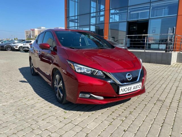 Красный Ниссан Лиф, объемом двигателя 40 л и пробегом 31 тыс. км за 17500 $, фото 1 на Automoto.ua