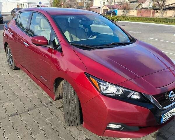 Красный Ниссан Лиф, объемом двигателя 0 л и пробегом 137 тыс. км за 12600 $, фото 1 на Automoto.ua