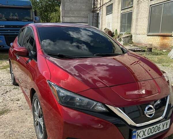 Красный Ниссан Лиф, объемом двигателя 0 л и пробегом 80 тыс. км за 13799 $, фото 1 на Automoto.ua