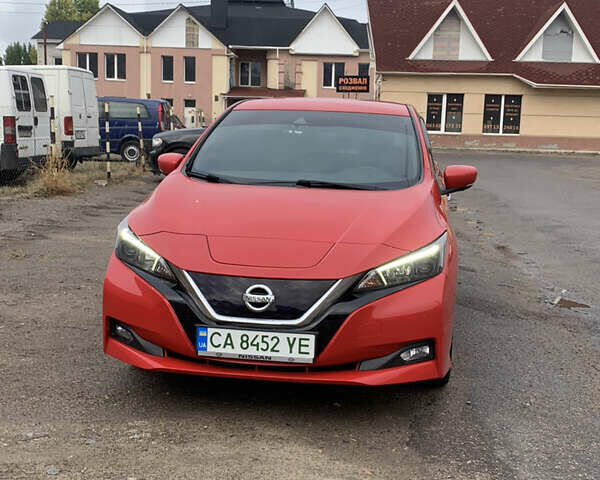 Красный Ниссан Лиф, объемом двигателя 0 л и пробегом 89 тыс. км за 12500 $, фото 1 на Automoto.ua