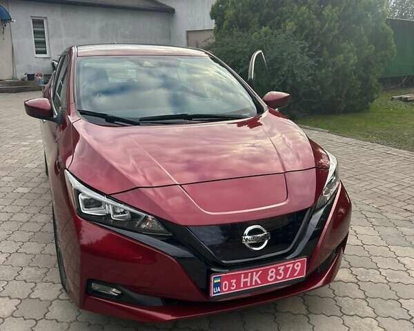 Красный Ниссан Лиф, объемом двигателя 0 л и пробегом 129 тыс. км за 11950 $, фото 1 на Automoto.ua