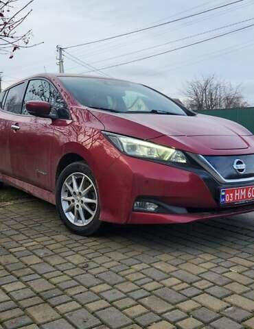 Красный Ниссан Лиф, объемом двигателя 0 л и пробегом 130 тыс. км за 10950 $, фото 1 на Automoto.ua