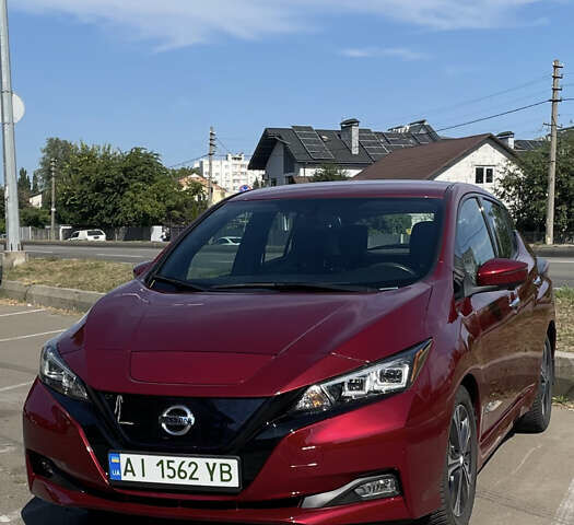 Красный Ниссан Лиф, объемом двигателя 0 л и пробегом 79 тыс. км за 13200 $, фото 1 на Automoto.ua