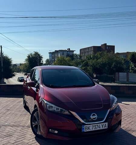 Красный Ниссан Лиф, объемом двигателя 0 л и пробегом 90 тыс. км за 11500 $, фото 1 на Automoto.ua