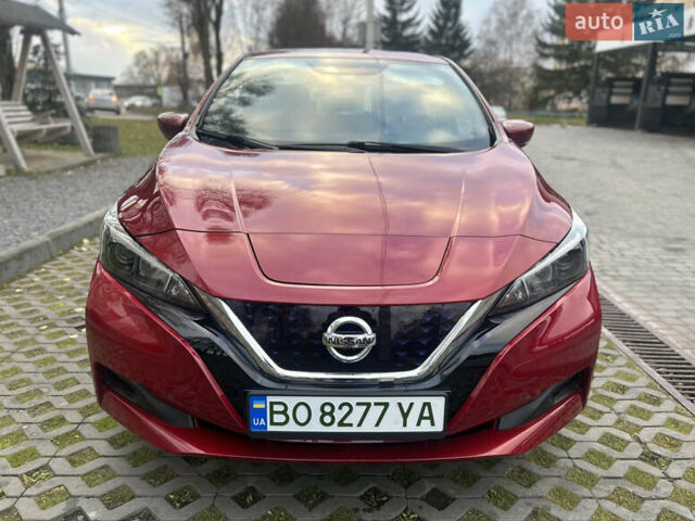 Красный Ниссан Лиф, объемом двигателя 0 л и пробегом 62 тыс. км за 11990 $, фото 1 на Automoto.ua