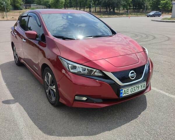 Червоний Ніссан Ліф, об'ємом двигуна 0 л та пробігом 210 тис. км за 12000 $, фото 1 на Automoto.ua