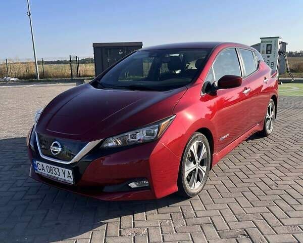 Красный Ниссан Лиф, объемом двигателя 0 л и пробегом 100 тыс. км за 12500 $, фото 1 на Automoto.ua