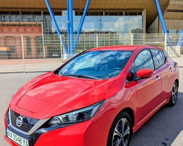 Красный Ниссан Лиф, объемом двигателя 0 л и пробегом 70 тыс. км за 16300 $, фото 1 на Automoto.ua