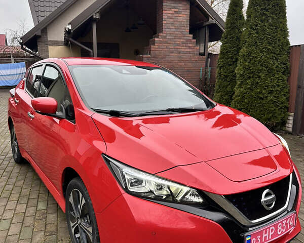 Красный Ниссан Лиф, объемом двигателя 0 л и пробегом 45 тыс. км за 15999 $, фото 1 на Automoto.ua