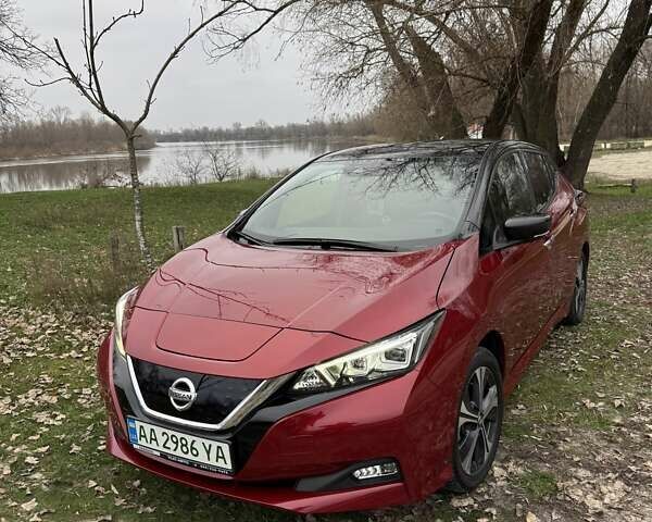 Красный Ниссан Лиф, объемом двигателя 0 л и пробегом 111 тыс. км за 13300 $, фото 1 на Automoto.ua