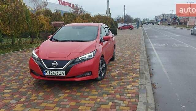 Красный Ниссан Лиф, объемом двигателя 0 л и пробегом 29 тыс. км за 15500 $, фото 1 на Automoto.ua